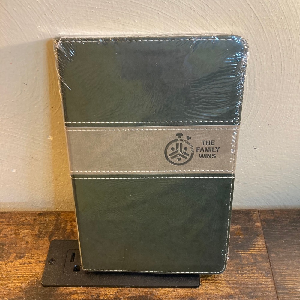 NIV The Family Wins New Testament Devotional Bible Green Grey Faux Leather NEW